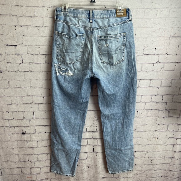 American Eagle Outfitters size 4 regular mom straight jeans destroyed distressed - Picture 2 of 10